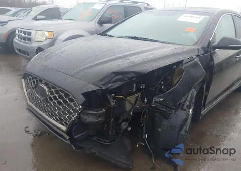 2018 Hyundai Sonata Sport z USA, uszkodzony, nr VIN 5NPE34AF0JH680154